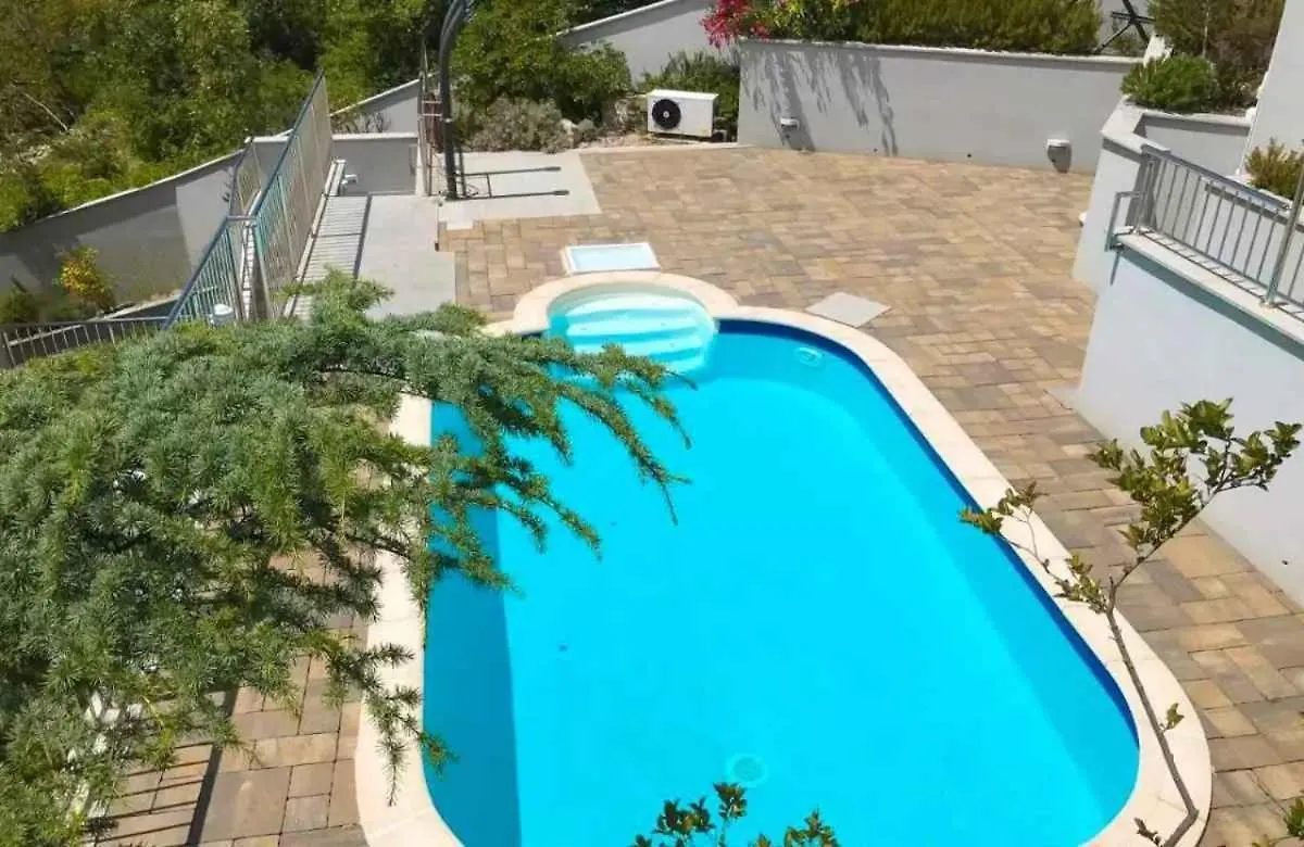 Apartment In Crikvenica 53769